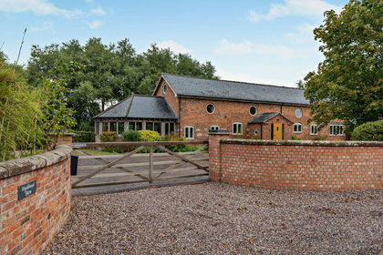 2 acres of House with Land for sale in Willington Worthenbury