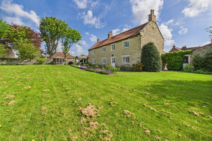 3.2 acres of Farmhouse for sale in Scarborough
