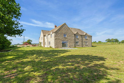 4.4 acres of House with Land for sale in Stonesfield