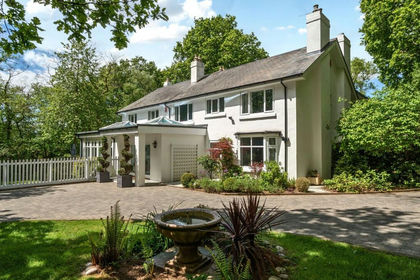 1.9 acres of House with Land for sale in Exmouth