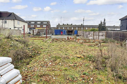 Land for sale in Sutton-at-Hone and Hawley