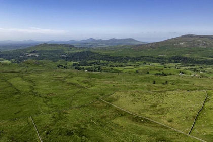 450 acres of Farm for sale in Dolbenmaen