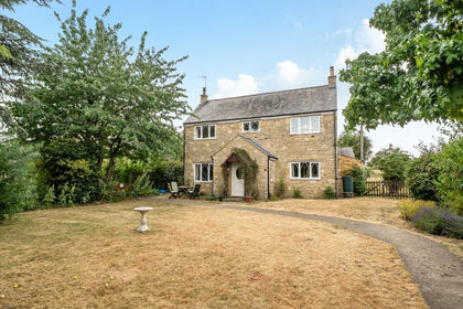 1.3 acres of House with Land for sale in Aldwincle