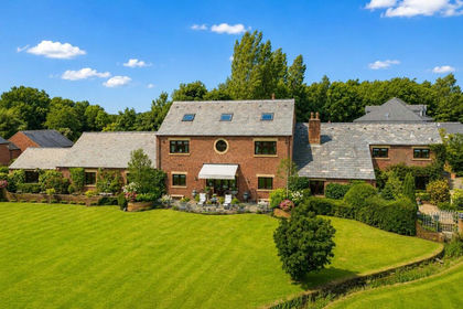 2 acres of House with Land for sale in Upper Rawcliffe-with-Tarnacre
