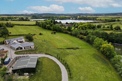 8.5 acres of House with Land for sale in Marsworth