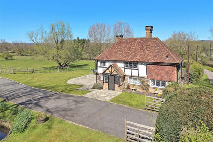 3 acres of Farmhouse for sale in Edenbridge