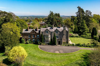 33 acres of Estate for sale in Ruyton-XI-Towns