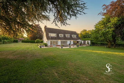 2.1 acres of House with Land for sale in Bisham