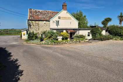 2 acres of Pub for sale in West Hatch