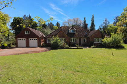 1.4 acres of House with Land for sale in Netley Marsh