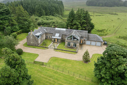 3 acres of House with Land for sale in Inverclyde and Renfrewshire West