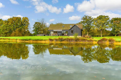 14.1 acres of House with Land for sale in Yalding