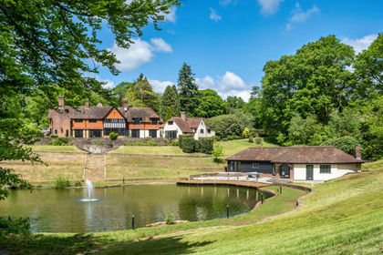 10.4 acres of Country Home for sale in Rogate