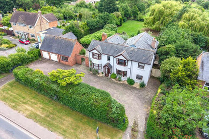 1.1 acres of House with Land for sale in Fladbury