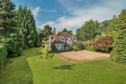 2.7 acres of House with Land for sale in Chobham