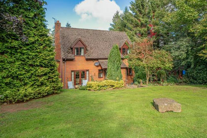 3.5 acres of House with Land for sale in Ford and Stoke Prior
