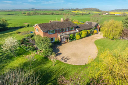 1.2 acres of House with Land for sale in Wootton Wawen