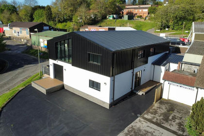 Warehouse for sale in Horndean