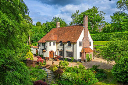 1 acre of House with Land for sale in Bovingdon