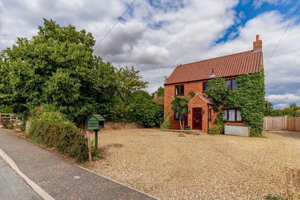 1.5 acres of House with Land for sale in Foulsham
