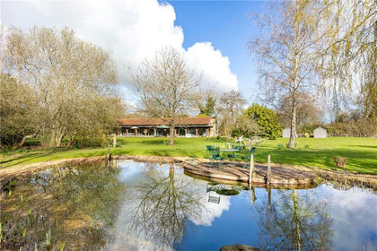 4 acres of House with Land for sale in Bletchingdon