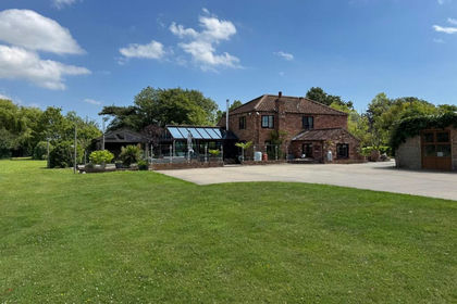 2.8 acres of House with Land for sale in Willoughby with Sloothby
