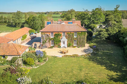 Farmhouse for sale in Helhoughton