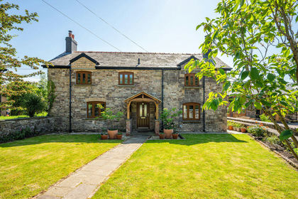 2.6 acres of Farmhouse for sale in Goetre Fawr