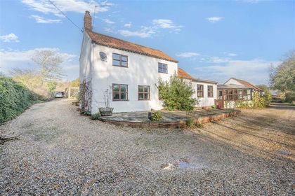 7 acres of House with Land for sale in Mileham
