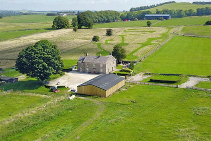 17.4 acres of House with Land for sale in Chelmorton