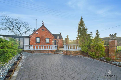 Land for sale in Draycott in the Clay