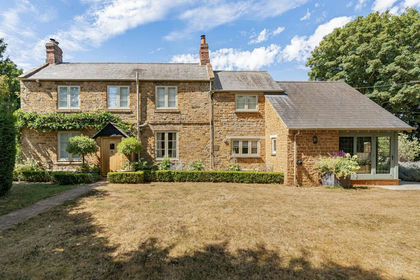 3 acres of House with Land for sale in Deddington