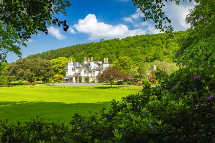 15 acres of Historic House for sale in Clydau