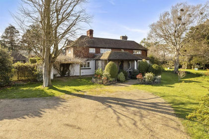 4 acres of House with Land for sale in Rodmell