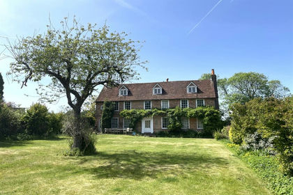 11.6 acres of Farmhouse for sale in Stoke Row