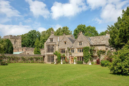 10.3 acres of Country Home for sale in Bradbourne