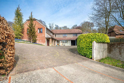 1.6 acres of House with Land for sale in West Ilsley