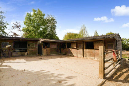 8.8 acres of Equestrian property for sale in Stretton-on-Fosse