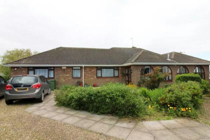 9.5 acres of House with Land for sale in Holmpton