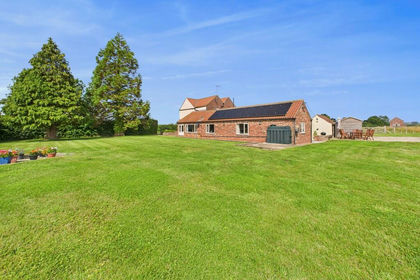 1 acre of House with Land for sale in Skerne and Wansford