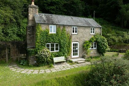 3.5 acres of Cottage for sale in Walford