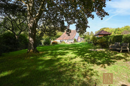 3.8 acres of Cottage for sale in Ewhurst