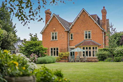 1 acre of House with Land for sale in Twyning