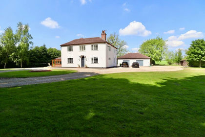 6 acres of Equestrian property for sale in Osgodby
