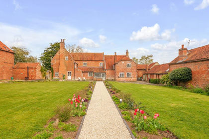 3 acres of Farmhouse for sale in Flawborough