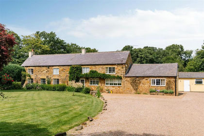 8.5 acres of Farmhouse for sale in Wingerworth