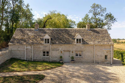 1.7 acres of Cottage for sale in Ampney St. Mary