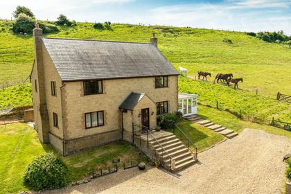 24 acres of Equestrian property for sale in Chillerton and Gatcombe