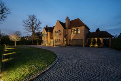 1 acres of House with Land for sale in Edmonton and Winchmore Hill