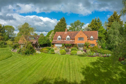 1.5 acres of House with Land for sale in Preston Bagot